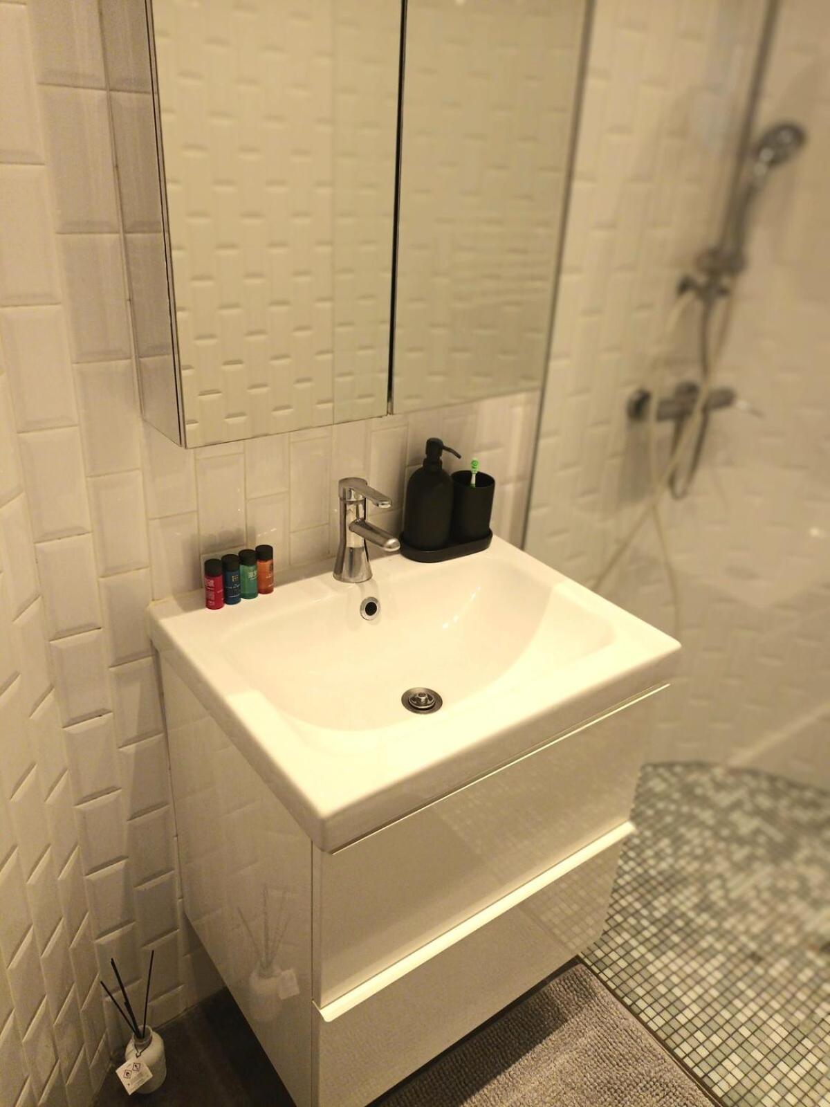 Beautiful 2 Bedroom In Place Flagey Bxl * Brussel